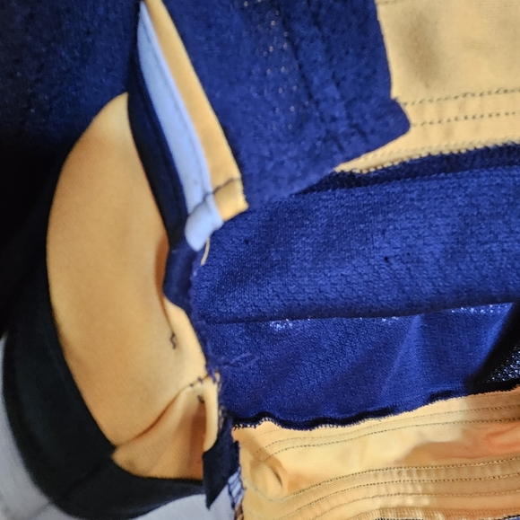 Buffalo Sabres Jersey- youth 4-7 - Picture 11 of 16